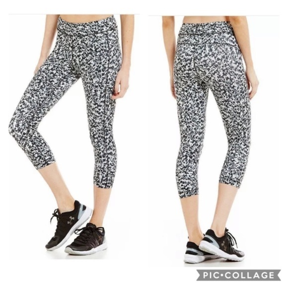 NWOT UA Metallic Silver Compression HeatGear Capri - Picture 1 of 5